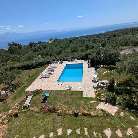 Loft With Sea View Храни