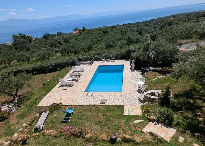 Loft With Sea View Храни