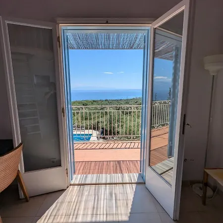 Loft With Sea View Apartment Chrani